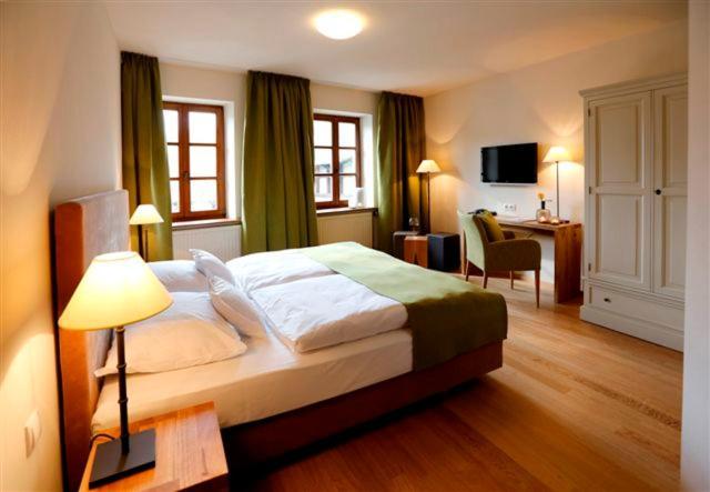 Weinkastell Zum Weissen Ross Hotell Kallstadt Eksteriør bilde